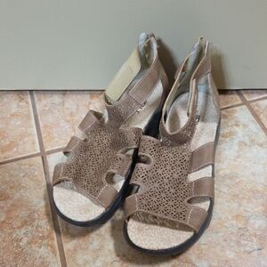 JBU Brown Cutout Women's Sandals